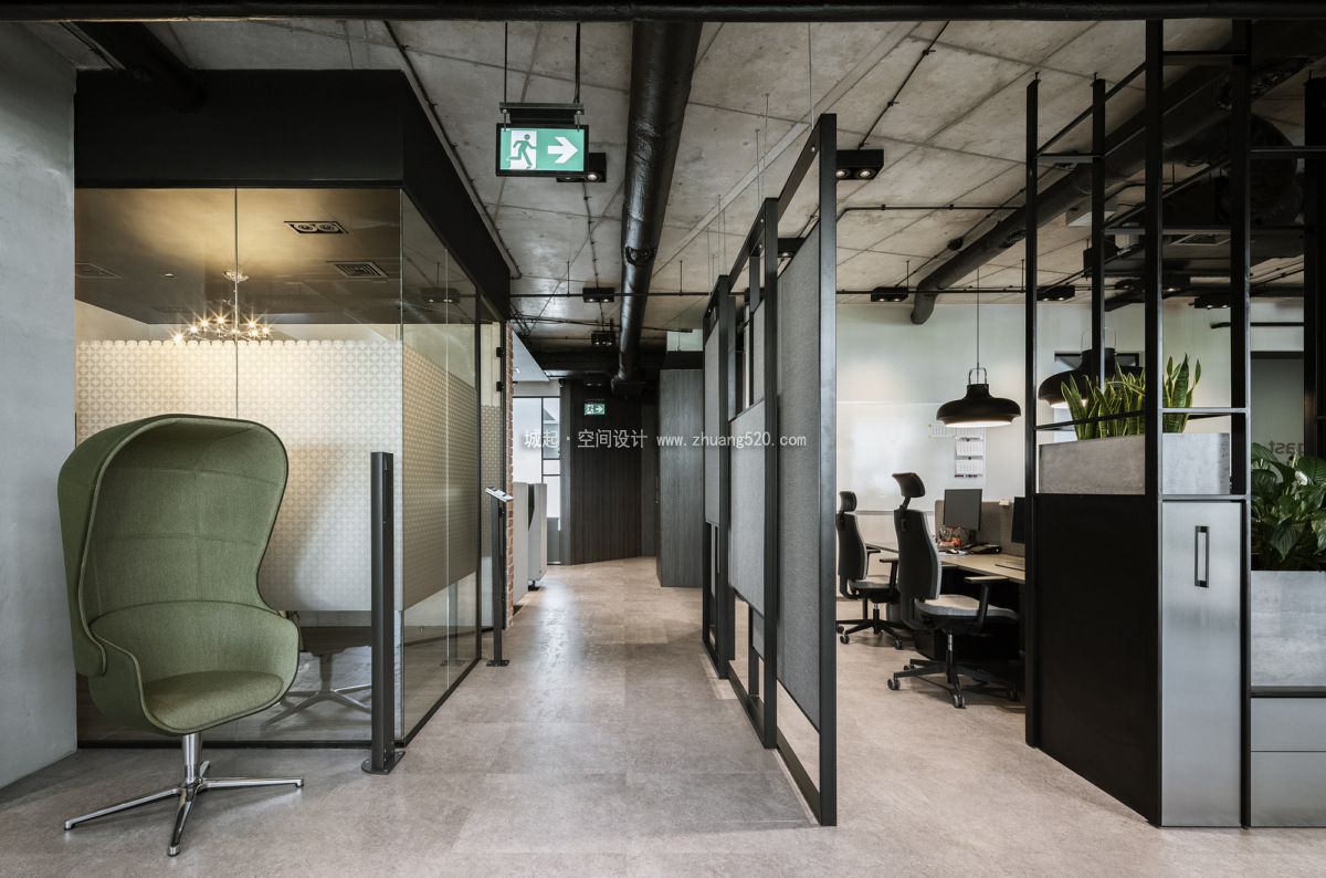 <a href=http://www.pushieschiropractic.com target=_blank class=infotextkey>办公室装修</a>壁纸的选择技巧