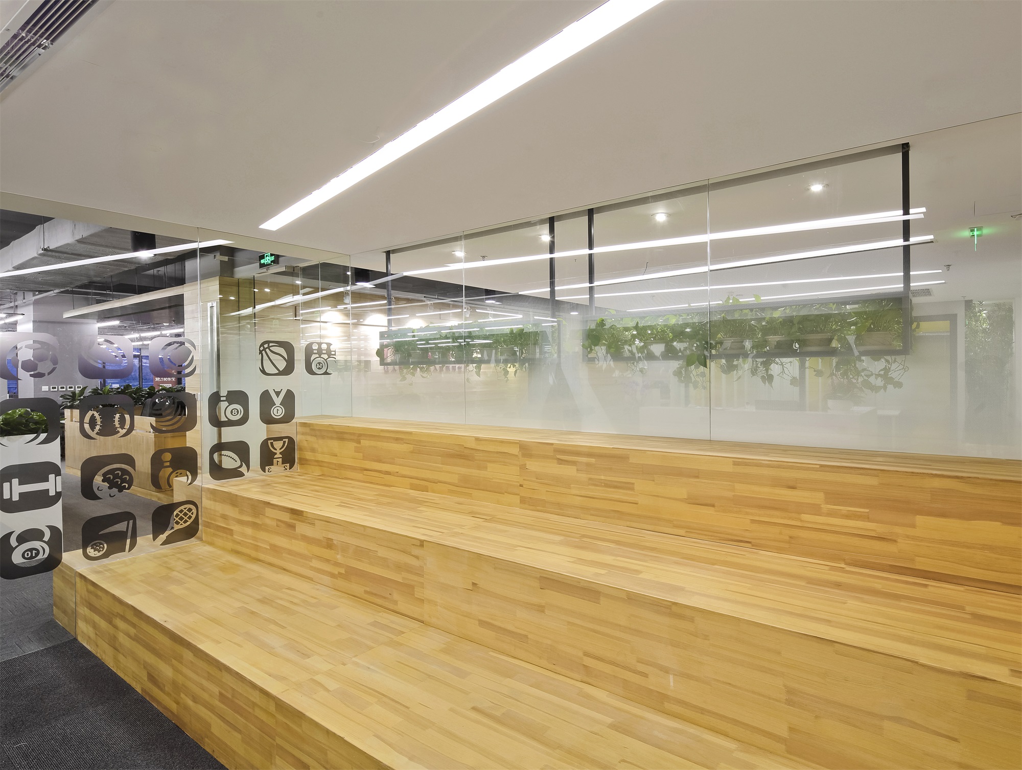 休息区玻璃隔断效果图,玻璃隔断效果图