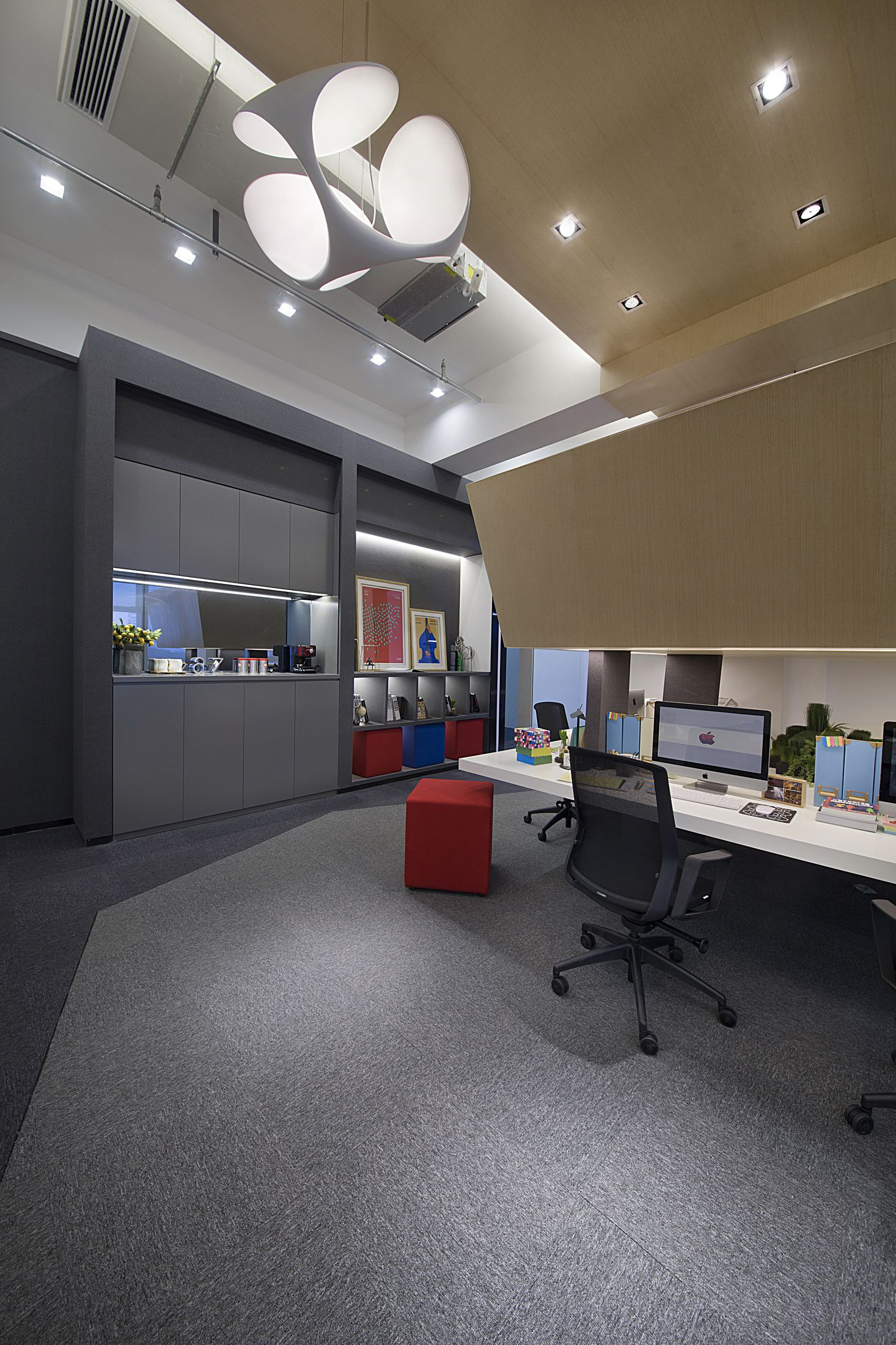 科技时尚办公空间装修设计案例图,办公空间装修设计案例图