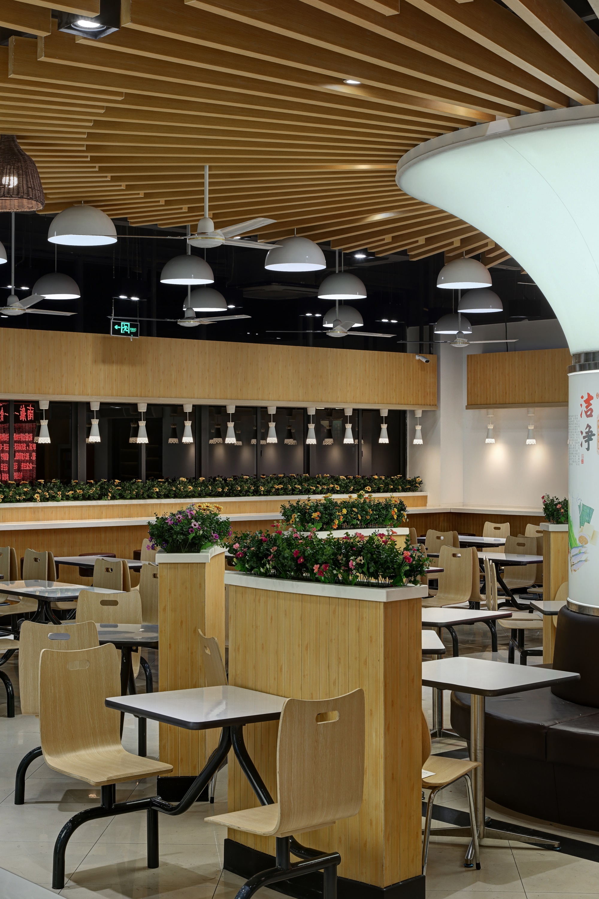 快餐店空间设计效果图,快餐店空间设计案例