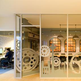 办公室玻璃推拉门隔断装修效果图