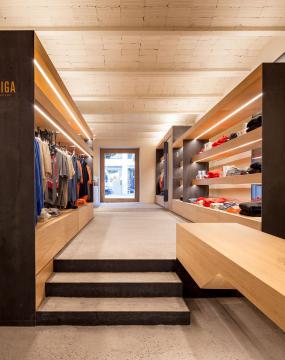 服装店装修风格货架图片