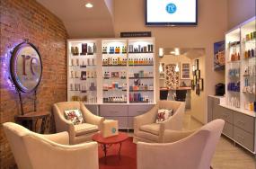 现代风格美甲店门面装修图片