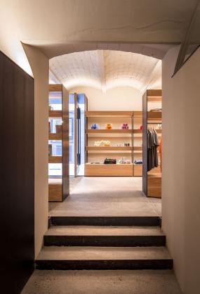 服装店装修风格货架设计