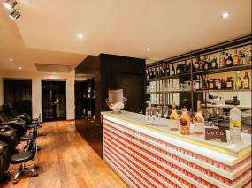 简单小型美甲店装修图片