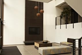 现代办公室前台背景墙设计装修案例图片