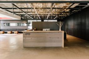 时尚小办公室前台设计效果图欣赏