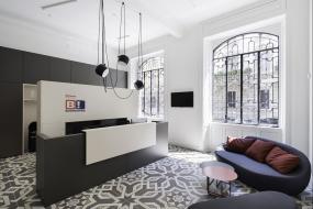 80平米办公室前台装修设计做效果图