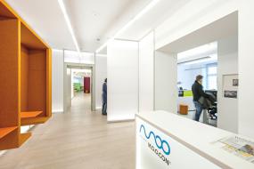 时尚小办公室前台吊灯装修效果图片