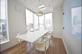 现代简约办公室玻璃墙装饰效果图片