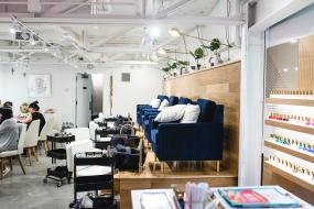 美甲店室内接待台设计装修效果图片