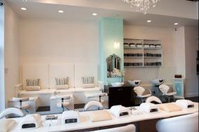 小型美甲店天花吊顶装修图片