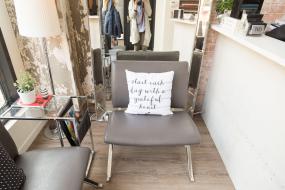 商场美甲店室内吸顶灯装修效果图片