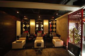 商场美甲店室内简约装修案例图片