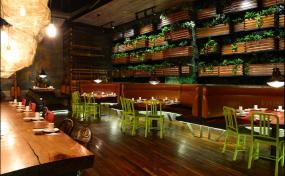 湘菜饭店室内黑色地砖装修效果图片