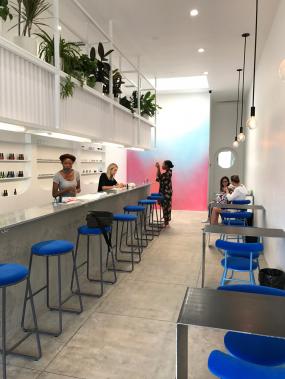 温馨美容美甲店壁纸装修效果图