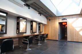 现代风格美发店装修效果