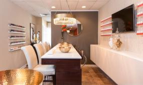 美甲店简约室内装修案例图片