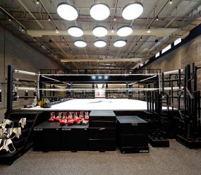 最新健身房室内镜子装修效果图片