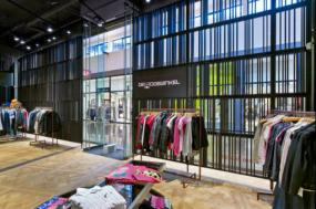 时尚商场服装店装修货架效果图