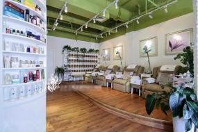 2018最新美甲店现代室内装修效果图片