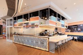 大型奶茶店最新室内装修图片