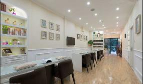 2018高档美甲店走廊装修效果图