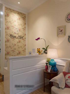 中小型美甲店白色墙面装修效果图片