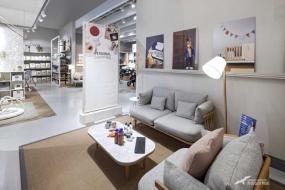 童装店浅黄色木地板装修效果图片