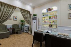 现代美甲店包间地板砖装修实景图