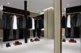 简约时尚风格服装店装修货架效果图