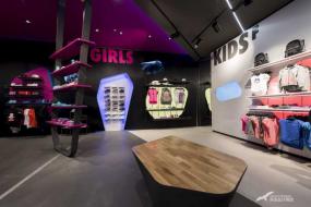 个性童装店小型室内装修设计图片