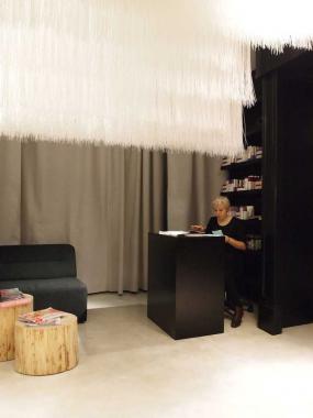 现代风格美发店装修效果图