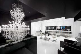 美发店装修风格浅色木地板图片