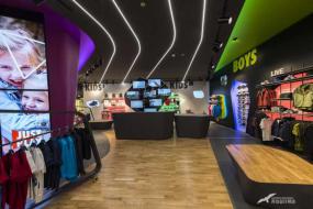 精品童装店最新室内装修图片