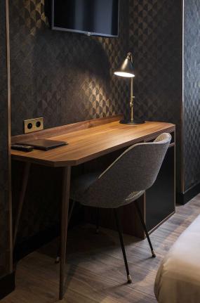小酒店室内书桌装修设计效果图