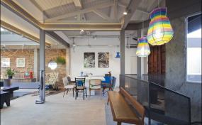 简约现代装修风格专业办公室隔断