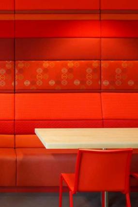 办公室低隔断简单装修效果图