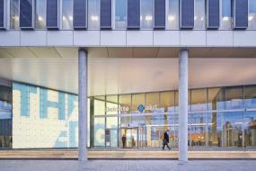 最新办公室隔断柜装修实景图