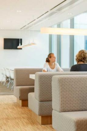 办公室低隔断简单装修图片