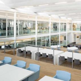 现代风格办公室低隔断装修效果图片