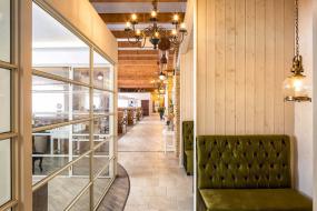 最新办公室玻璃隔断设计效果图集