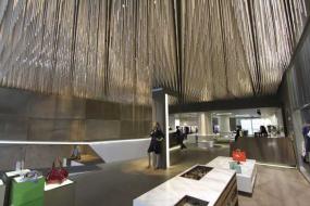 精品女服装店玻璃展示柜装修图片大全