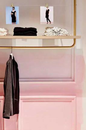 女服装店室内黑色地砖装修效果图片