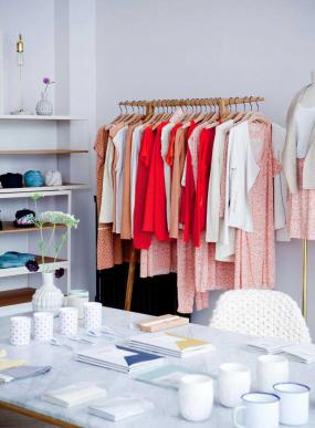 现代风格女服装店室内装修效果图图片