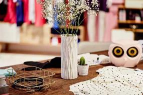 女服装店室内墙砖背景墙装修效果图片