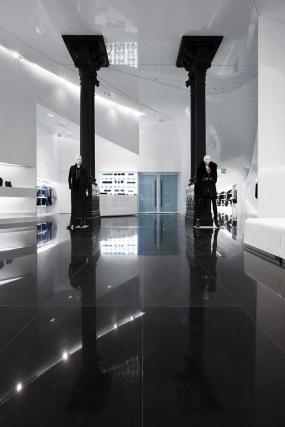 现代风格女服装店设计图片