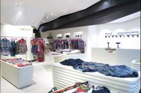 现代简约风格女服装店墙面装饰图片