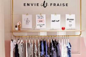 女服装店室内白色墙面装修效果图片