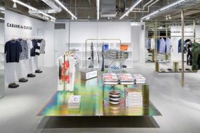 小面积男服装店装修效果图欣赏